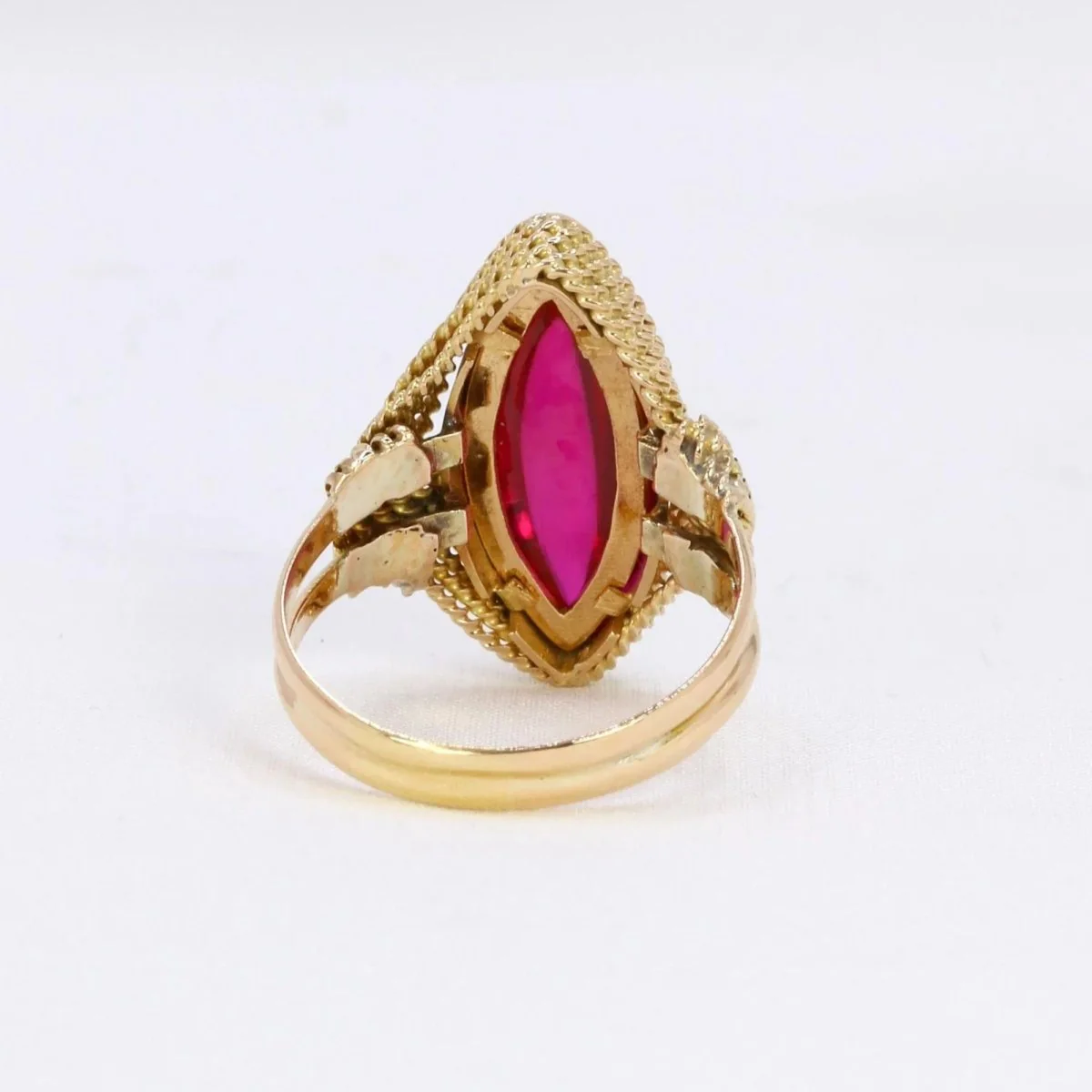 Bague vintage or jaune torsadé rubis - Image 5