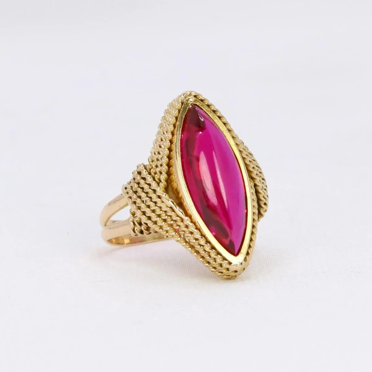 Bague vintage or jaune torsadé rubis - Image 7