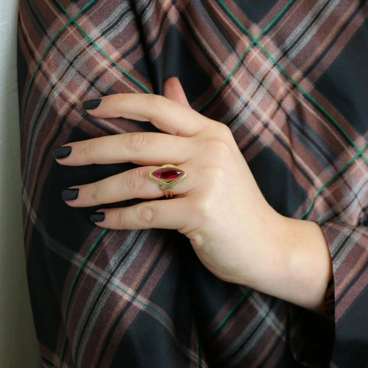 Bague vintage or jaune torsadé rubis - Image 8