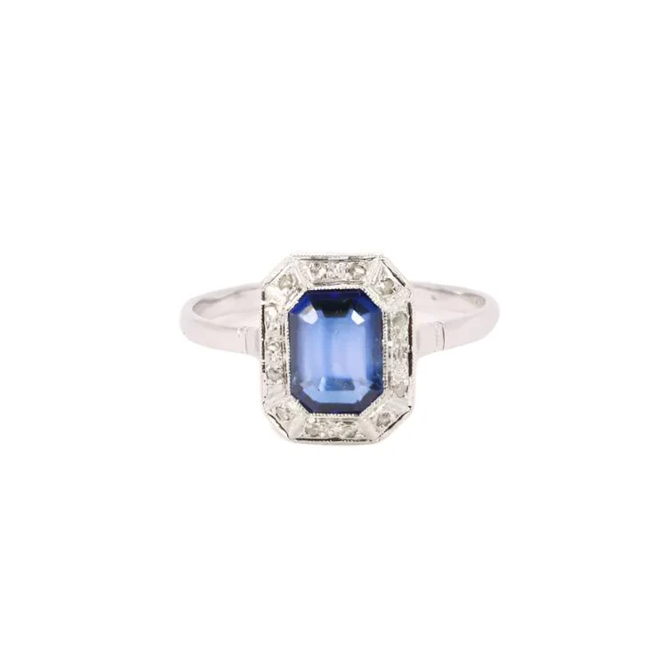 Bague Entourage en or blanc, platine, pierre bleue et diamants