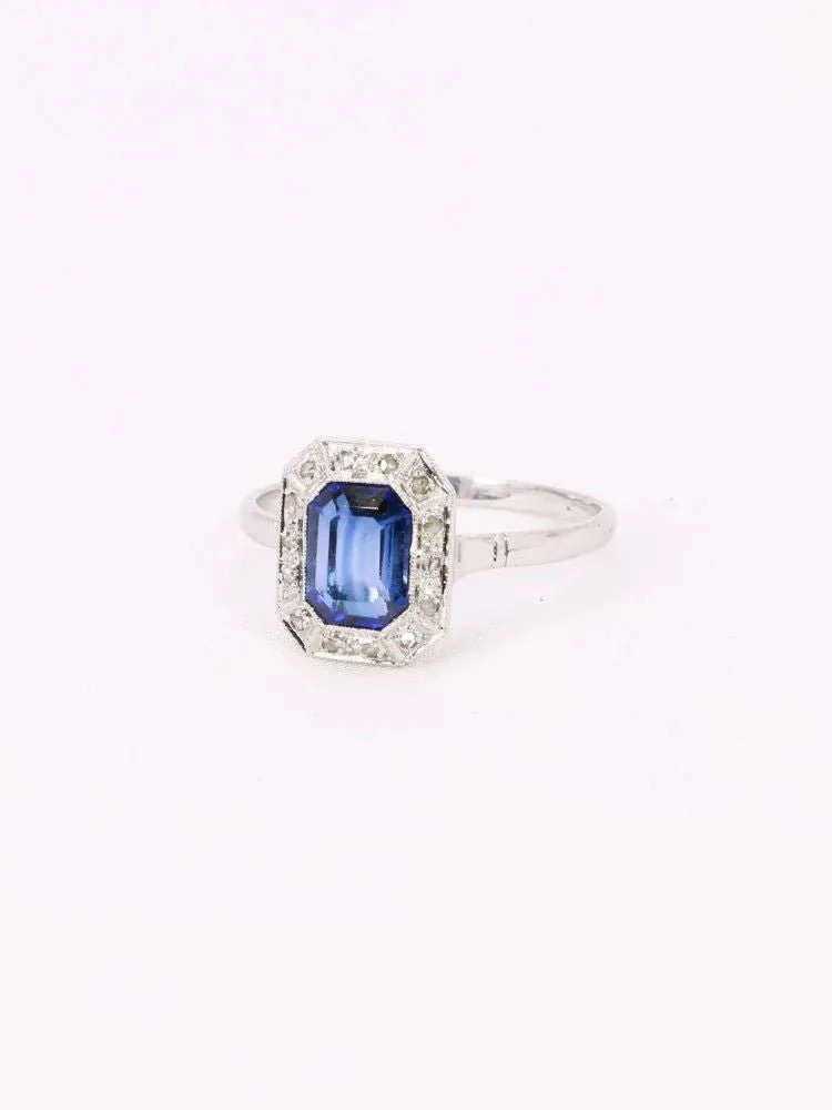 Bague Entourage en or blanc, platine, pierre bleue et diamants - Image 4