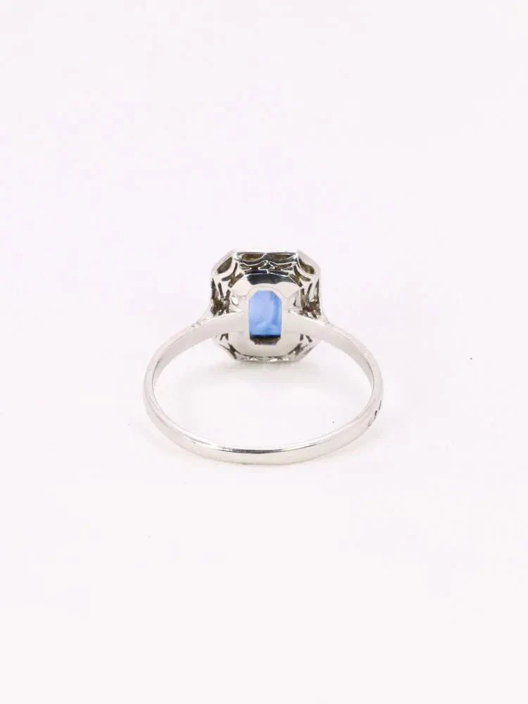 Bague Entourage en or blanc, platine, pierre bleue et diamants - Image 6