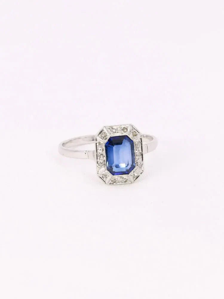 Bague Entourage en or blanc, platine, pierre bleue et diamants - Image 8