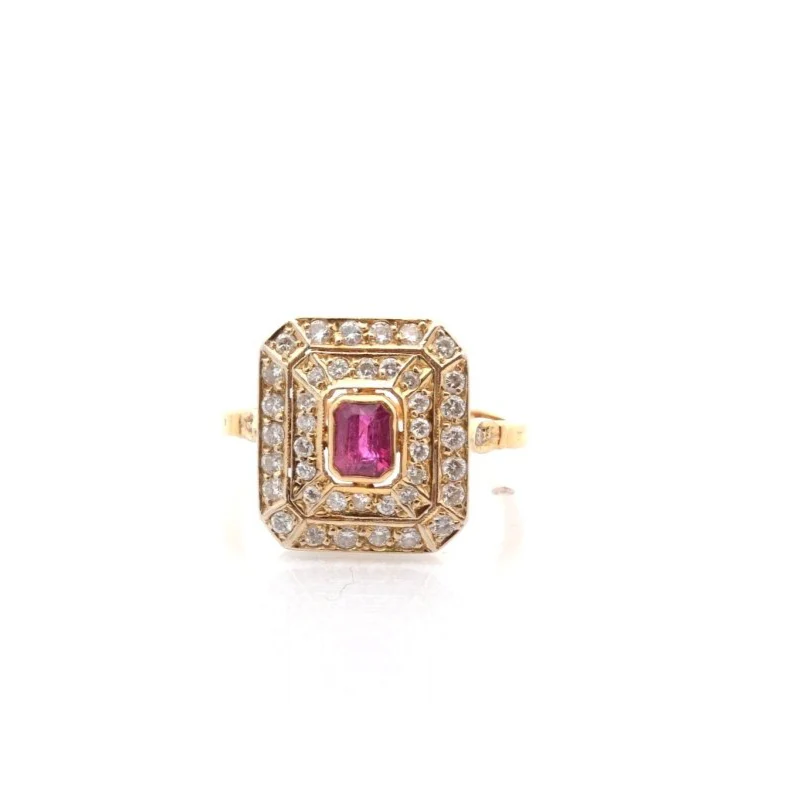 Bague Pavée en or jaune, rubis et diamants