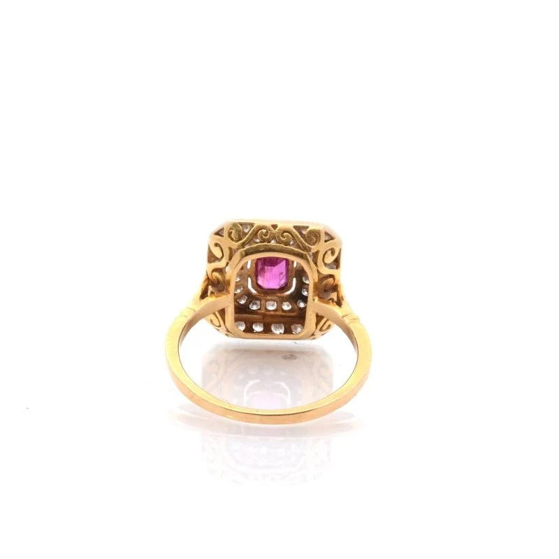 Bague Pavée en or jaune, rubis et diamants - Image 3