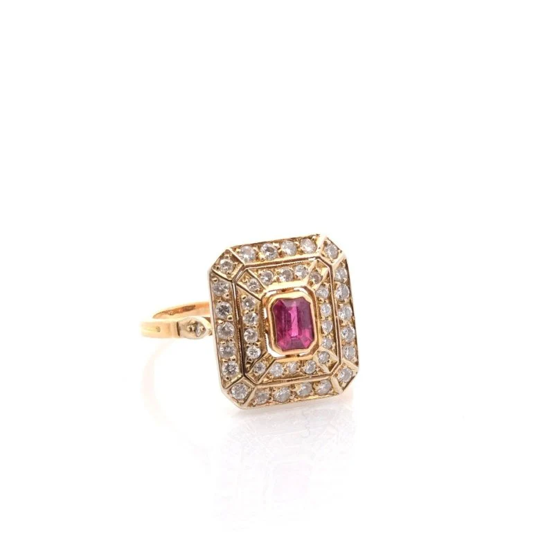 Bague Pavée en or jaune, rubis et diamants - Image 4