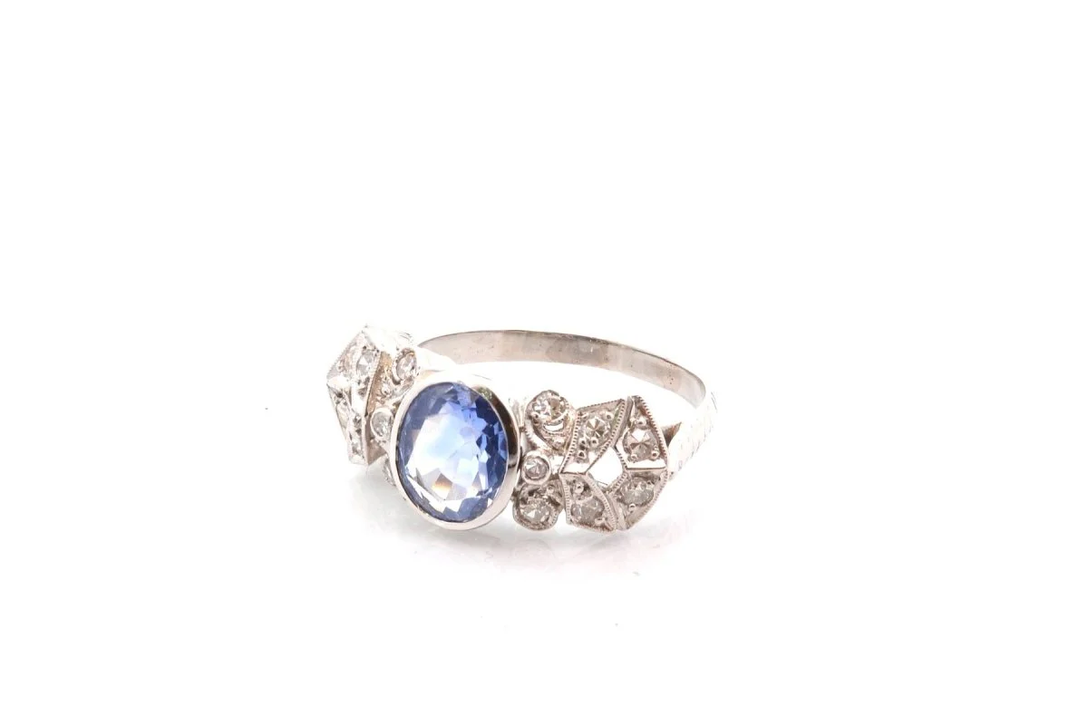 Bague vintage en platine et saphir