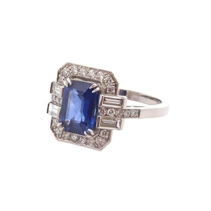 Bague Entourage en platine, saphir, et diamants