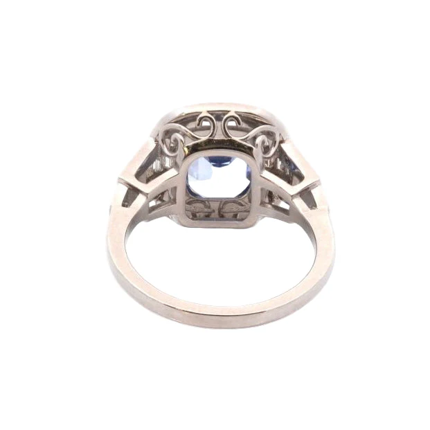 Bague Entourage en platine, saphir, et diamants - Image 4
