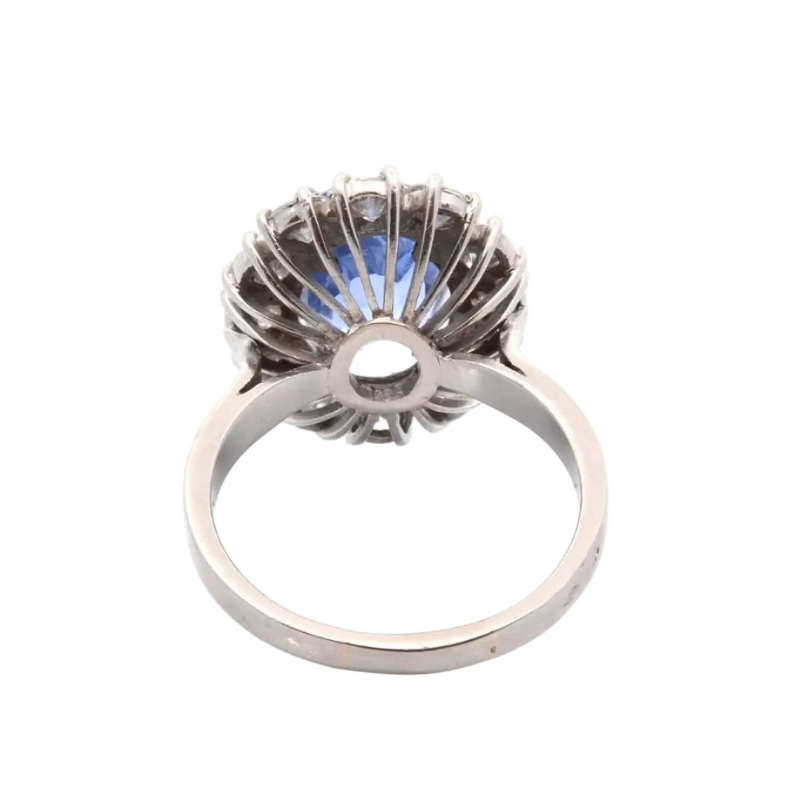 Bague Entourage en platine, saphir et diamants - Image 3
