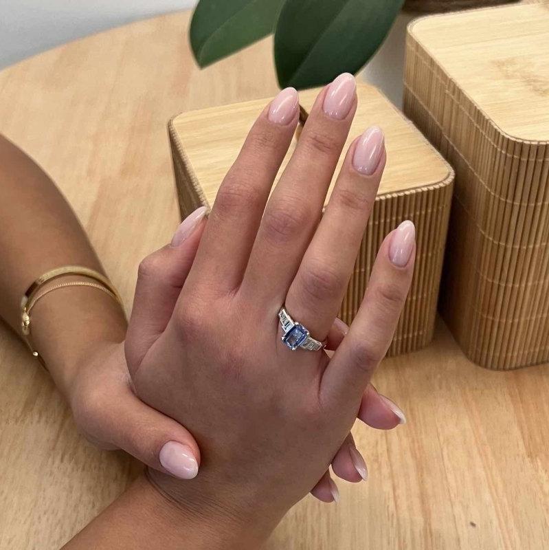 Bague en platine, saphir et diamants - Image 2