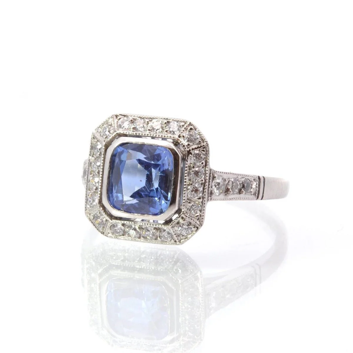 Bague Marguerite en platine, saphir et diamants - Image 3