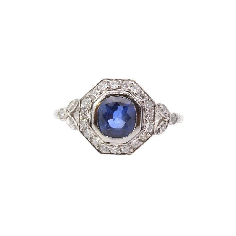 Bague Art Déco en platine, saphir et diamants