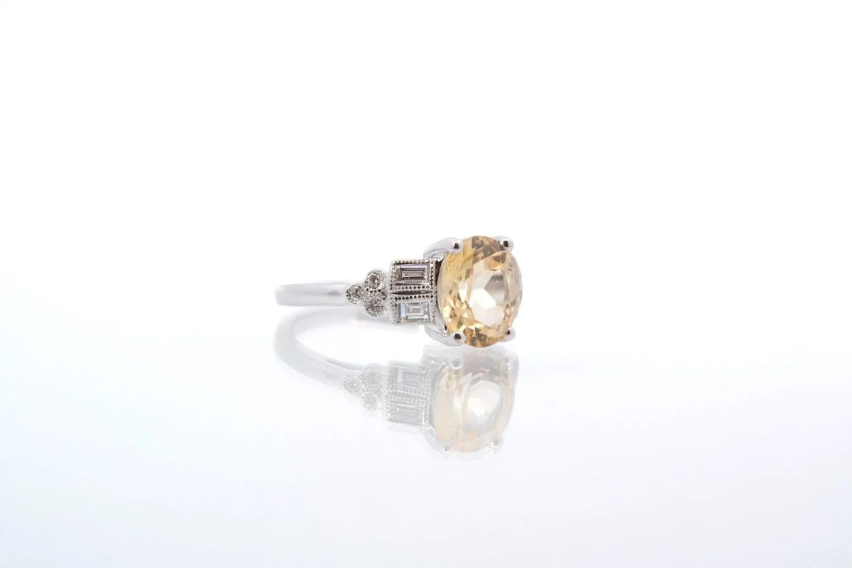 Bague vintage saphir jaune et diamants - Image 2