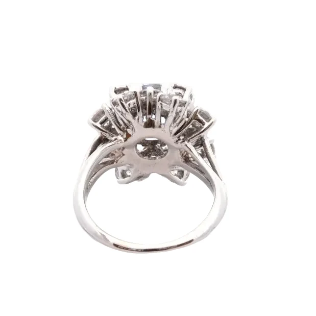 Bague Marguerite en or blanc, saphir et diamants - Image 3