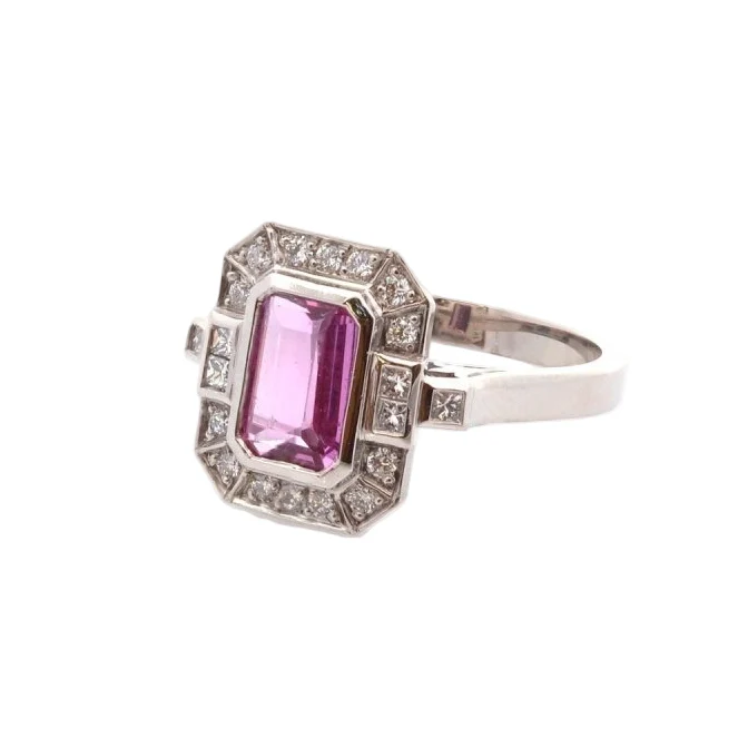 Bague Entourage en platine, saphir, et diamants