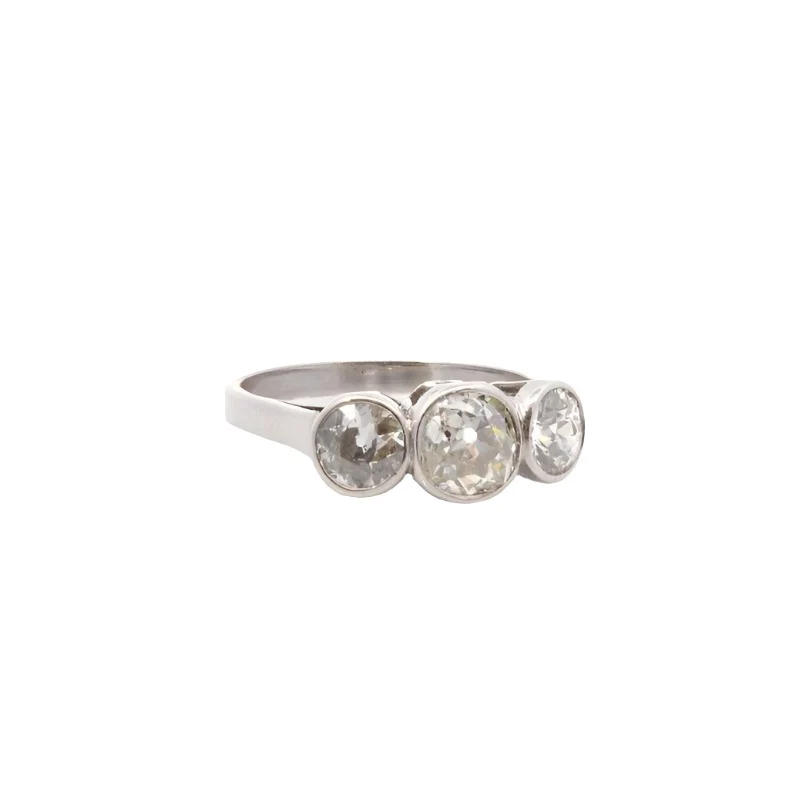Bague vintage trilogie diamants en platine - Image 2