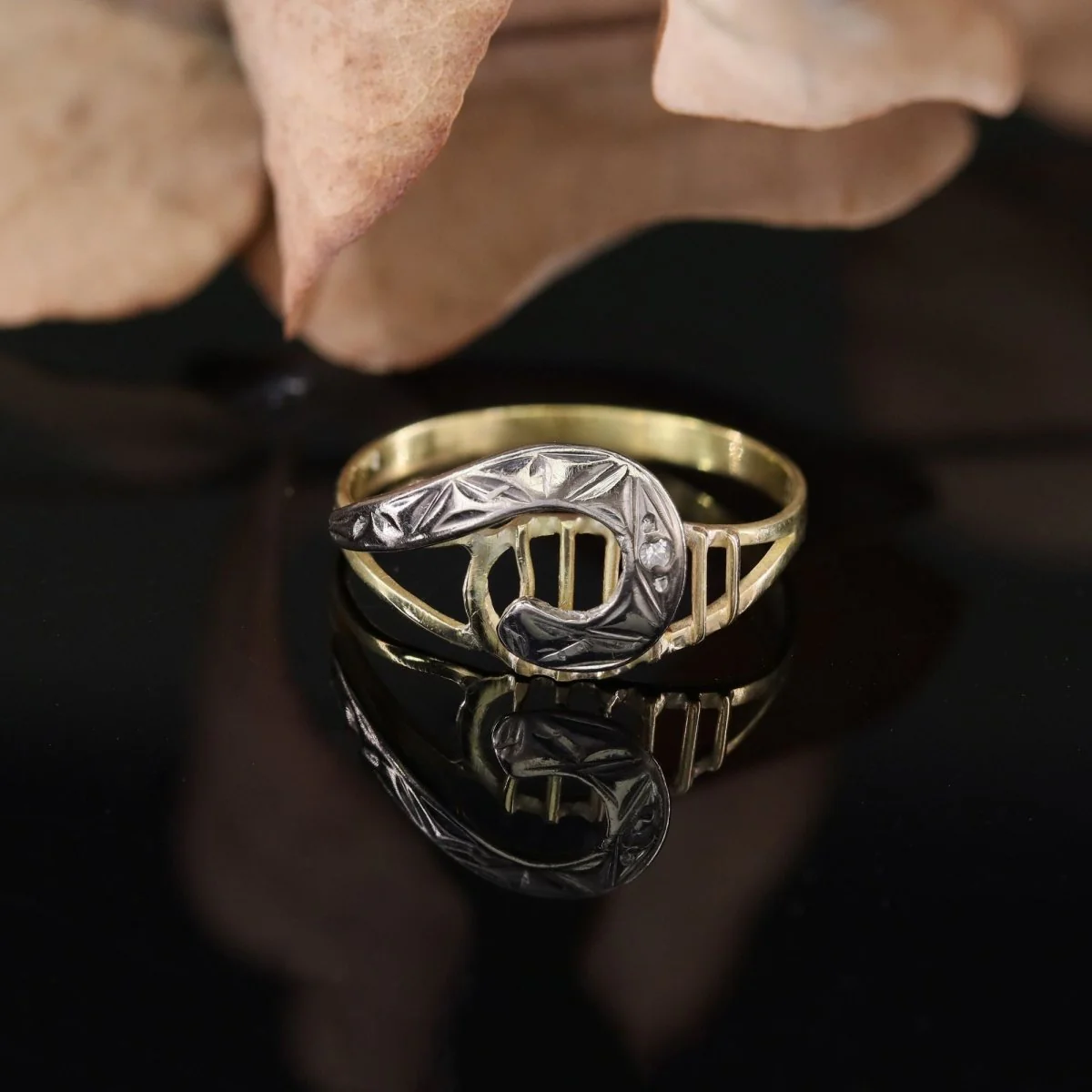 Bague virgule en or jaune et or blanc et diamant - Image 3