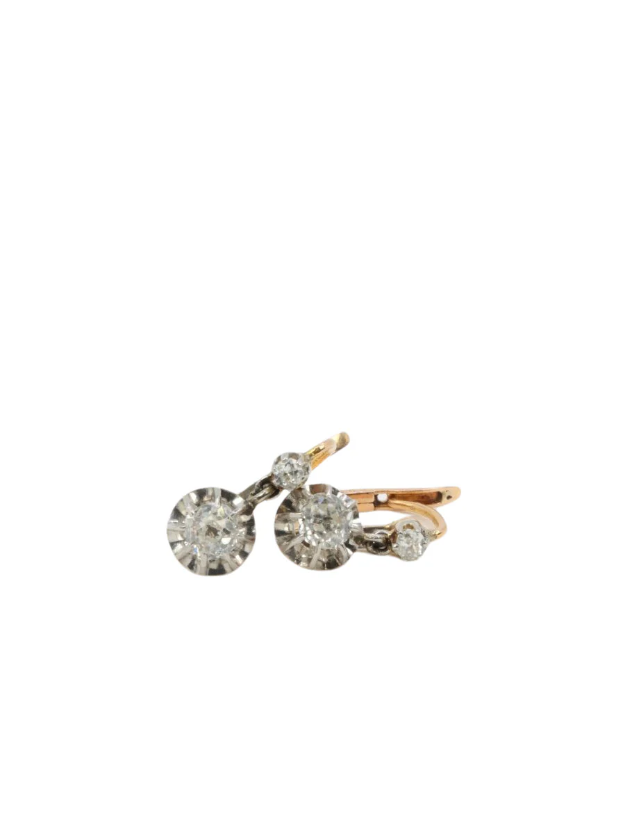 Boucle d’oreilles dormeuses anciennes en or, argent et diamants taille ancienne