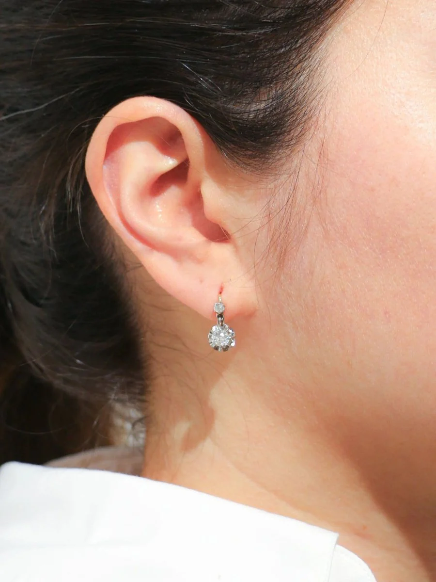 Boucle d’oreilles dormeuses anciennes en or, argent et diamants taille ancienne - Image 2