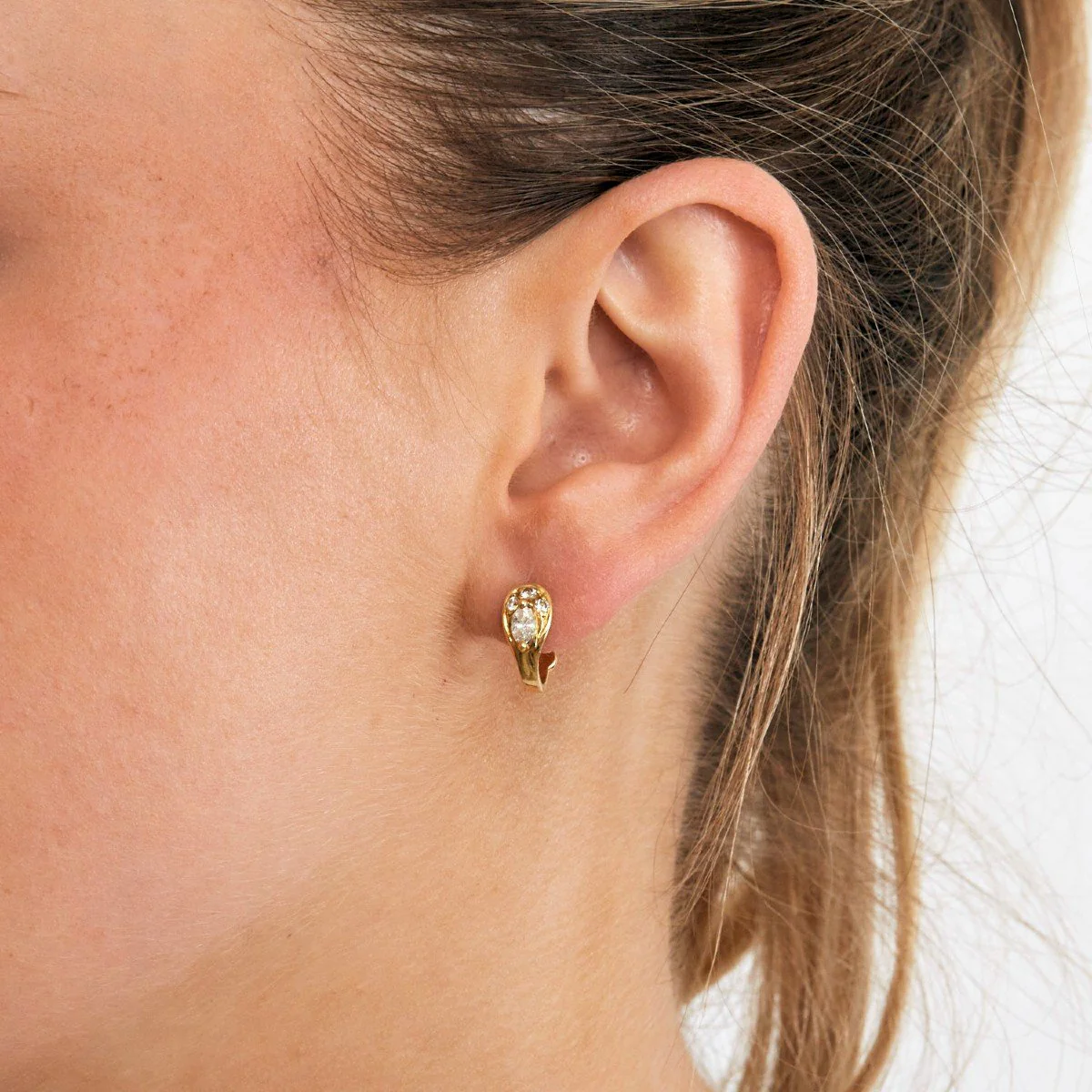Boucles d'oreilles Créoles en or jaune et diamants - Image 2