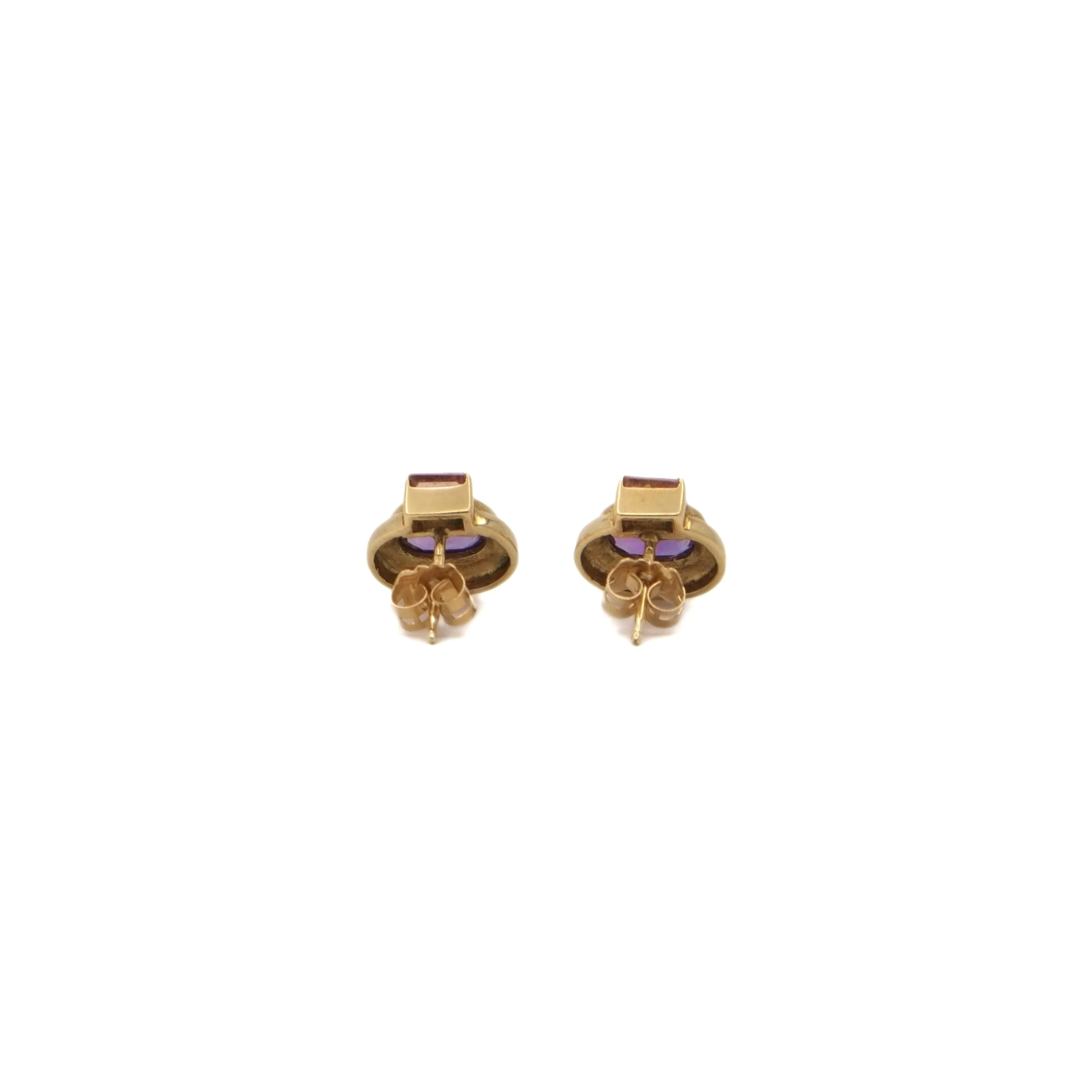 Boucles d'oreilles clous en or jaune et améthyste - Image 4