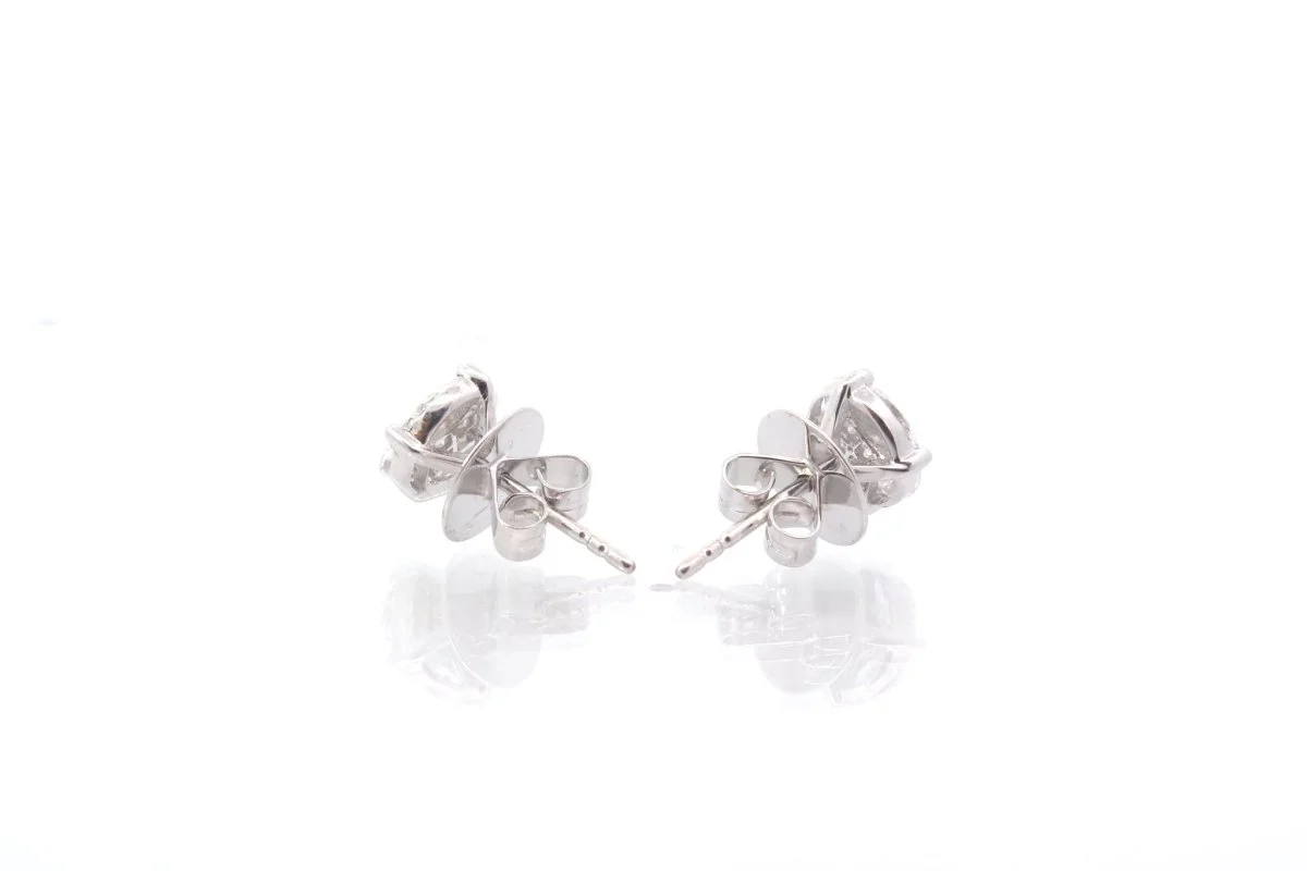 Boucles d’oreilles Puces diamants en or blanc - Image 3