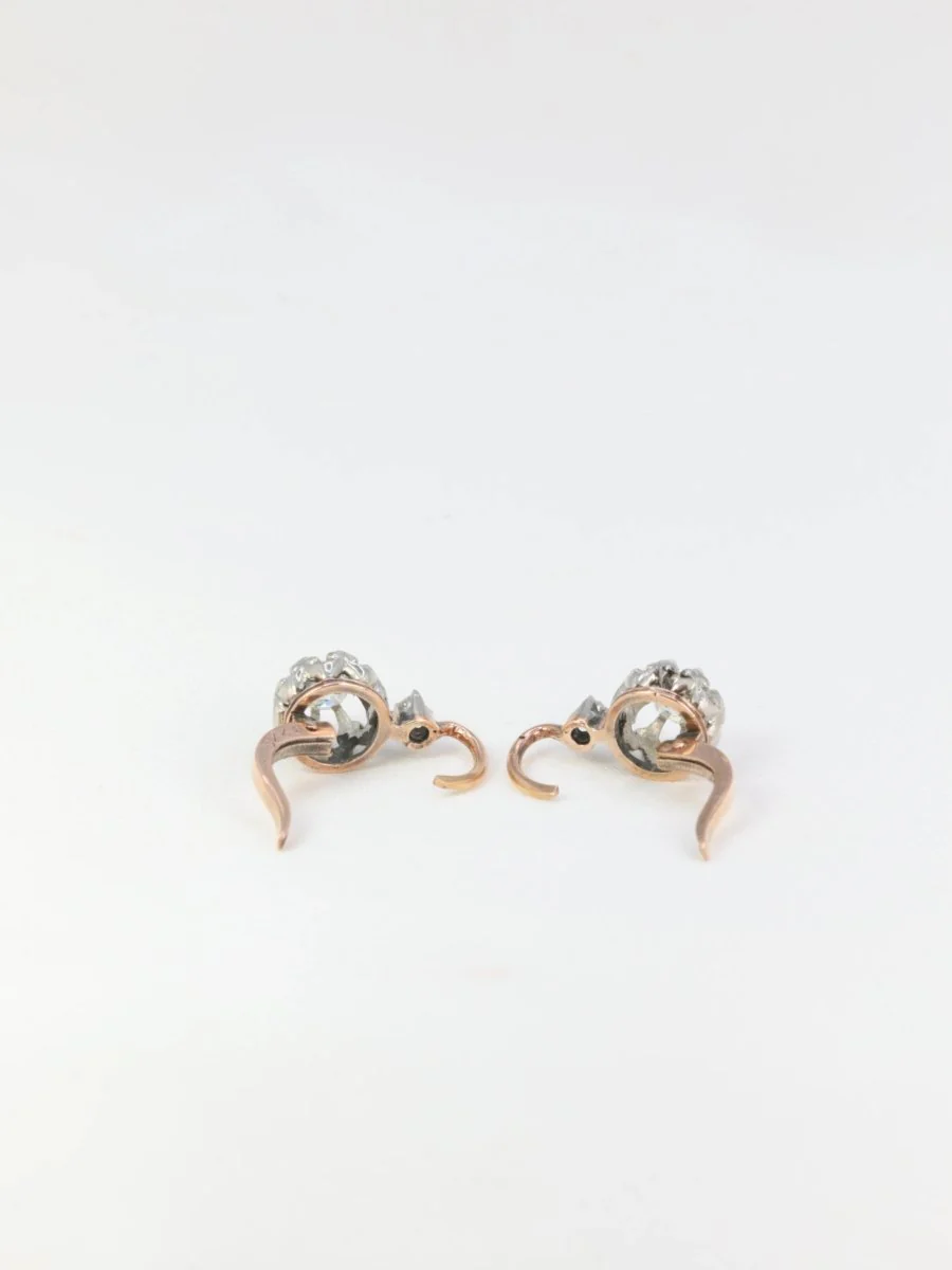 Boucles d’oreilles dormeuses anciennes en or et diamants - Image 5