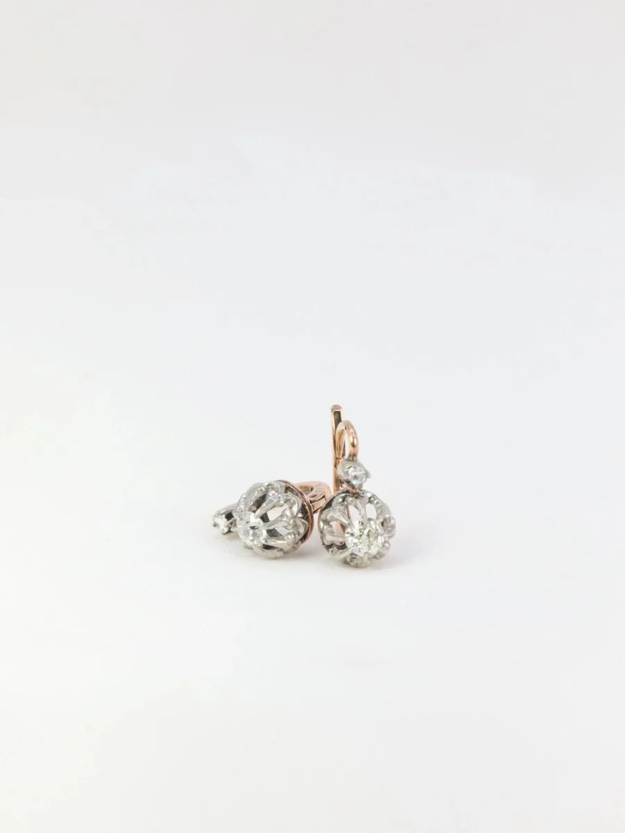 Boucles d’oreilles dormeuses anciennes en or et diamants - Image 6