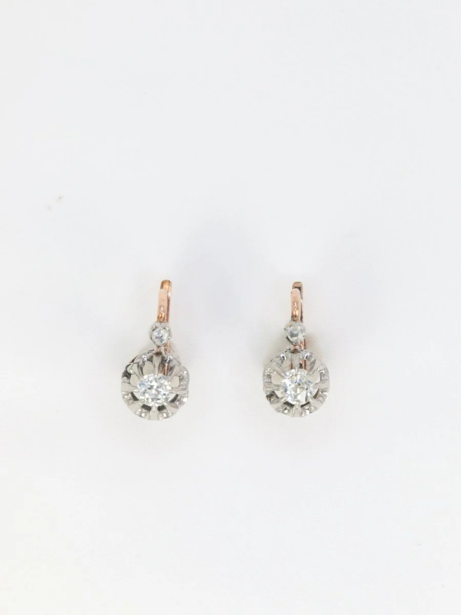 Boucles d’oreilles dormeuses anciennes en or et diamants - Image 7