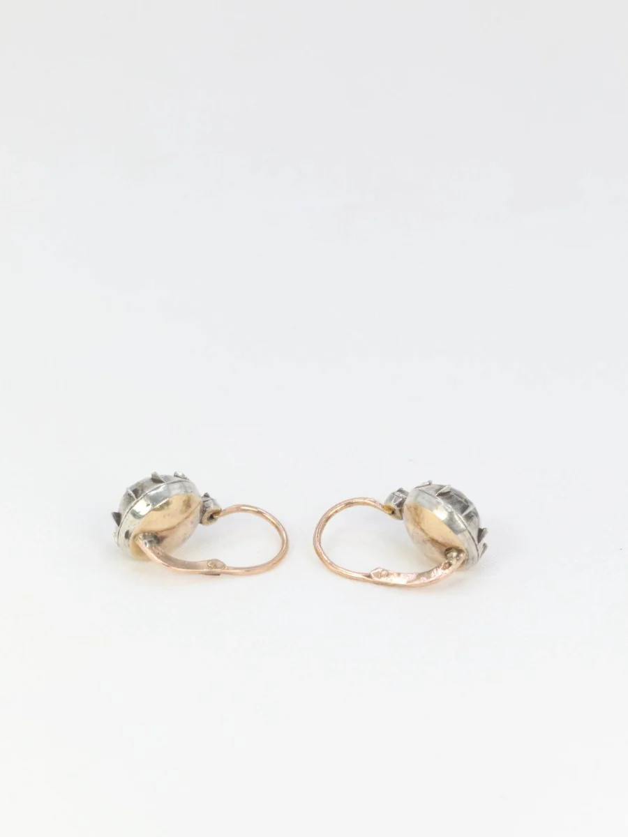Boucles d’oreilles dormeuses anciennes en or et pierres du Rhin - Image 5