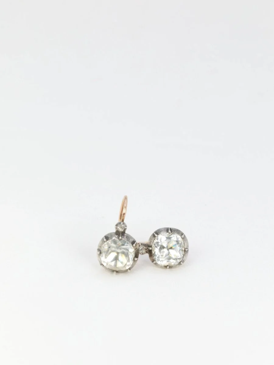 Boucles d’oreilles dormeuses anciennes en or et pierres du Rhin - Image 8
