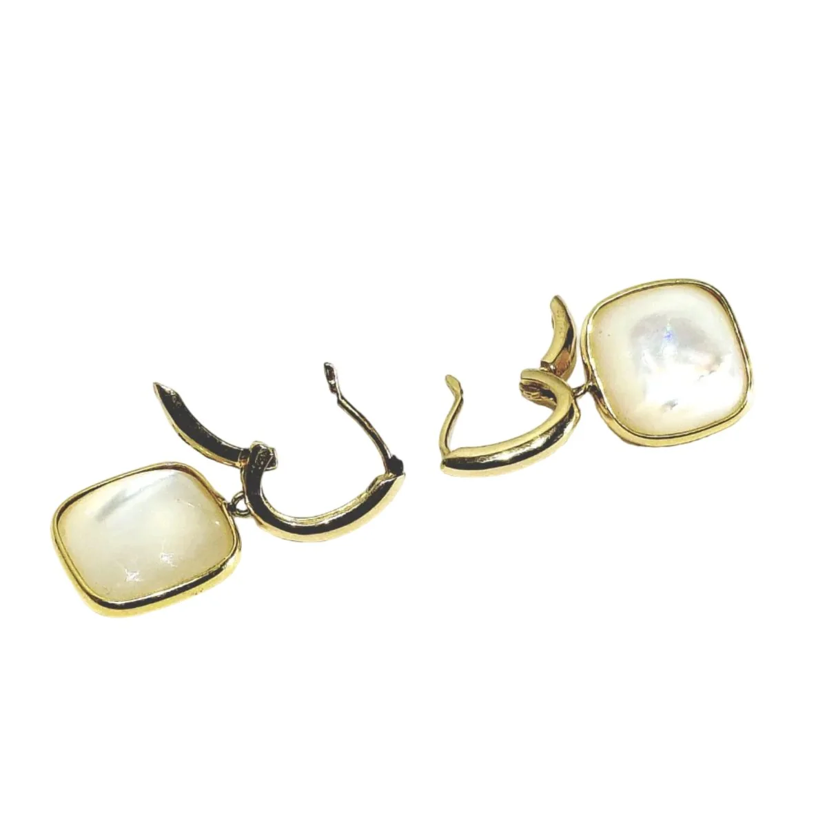 Boucles d’oreilles Dormeuses en or jaune et nacre - Image 5
