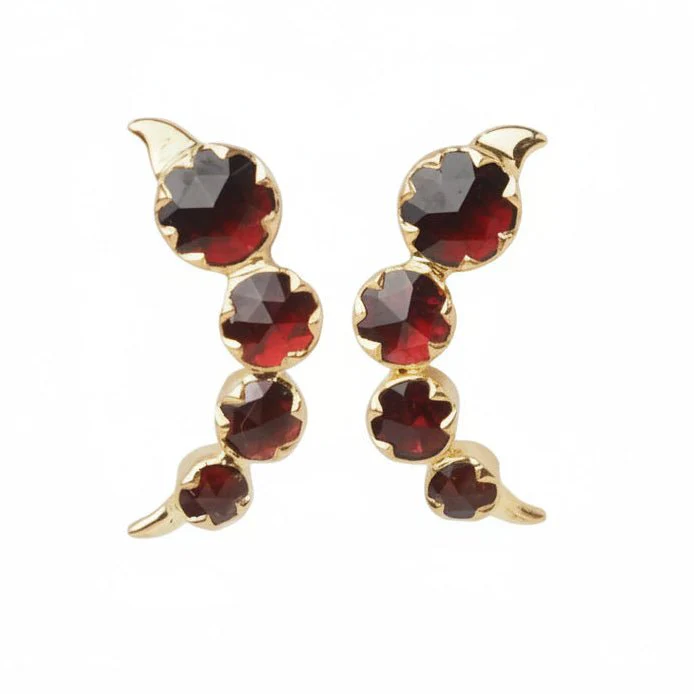 Boucles d’oreilles en or jaune et grenats