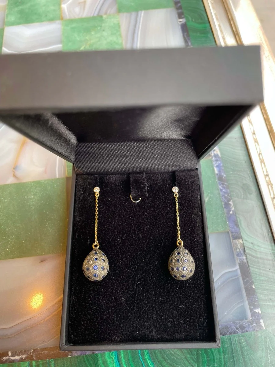 Boucles d’Oreilles Gouttes pavées Saphirs Diamants Or 18 Carats - Image 4