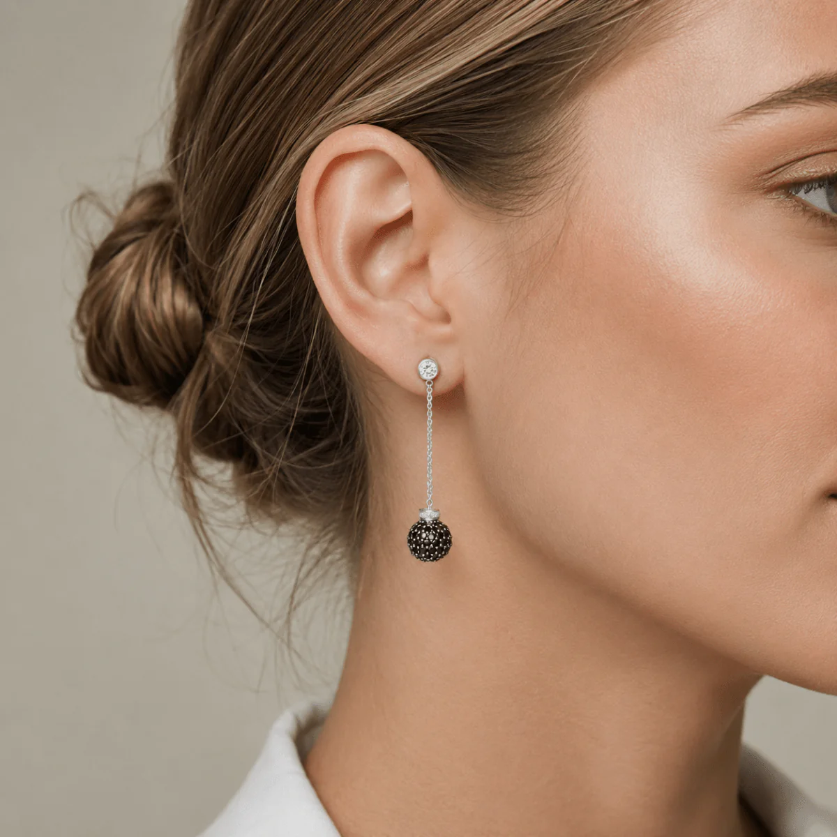 Boucles d’oreilles Pendantes en or blanc et diamants - Image 2