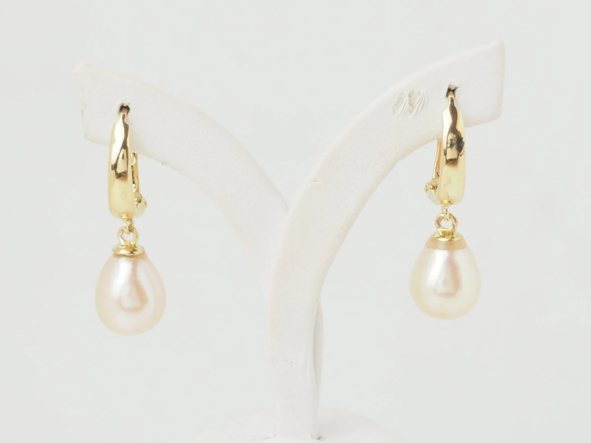 Boucles d’oreilles Pendantes en or jaune et perles - Image 4