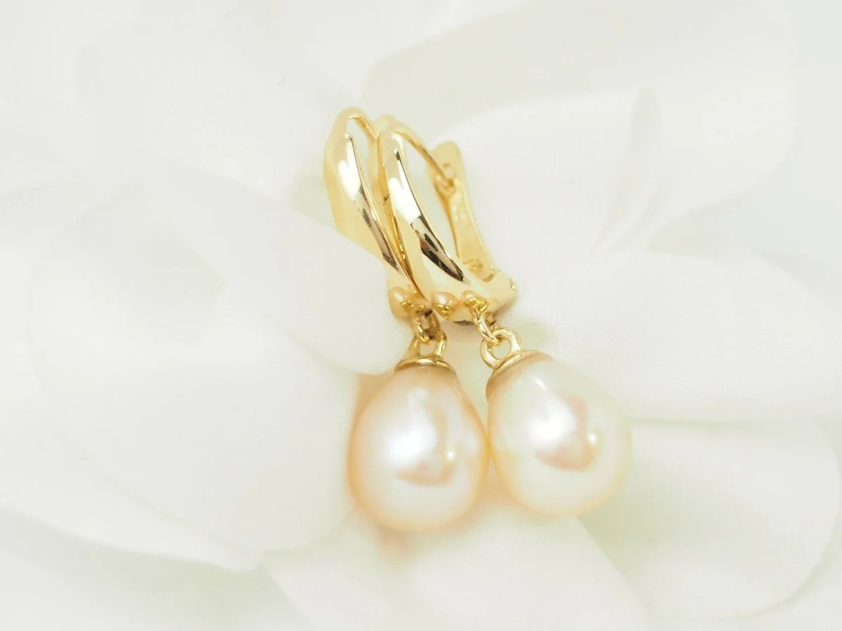 Boucles d’oreilles Pendantes en or jaune et perles - Image 7