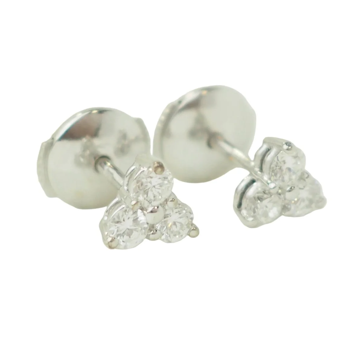 Boucles d’oreilles Puces en or blanc et diamants - Image 4