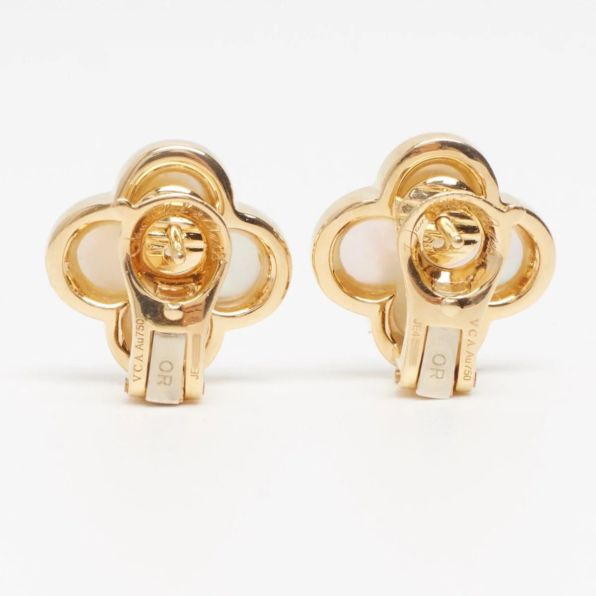 Boucles d’oreilles Van Cleef & Arpels Pure Alhambra Nacre en or jaune - Image 5