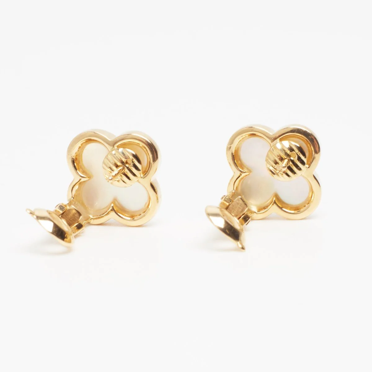 Boucles d’oreilles Van Cleef & Arpels Pure Alhambra Nacre en or jaune - Image 6