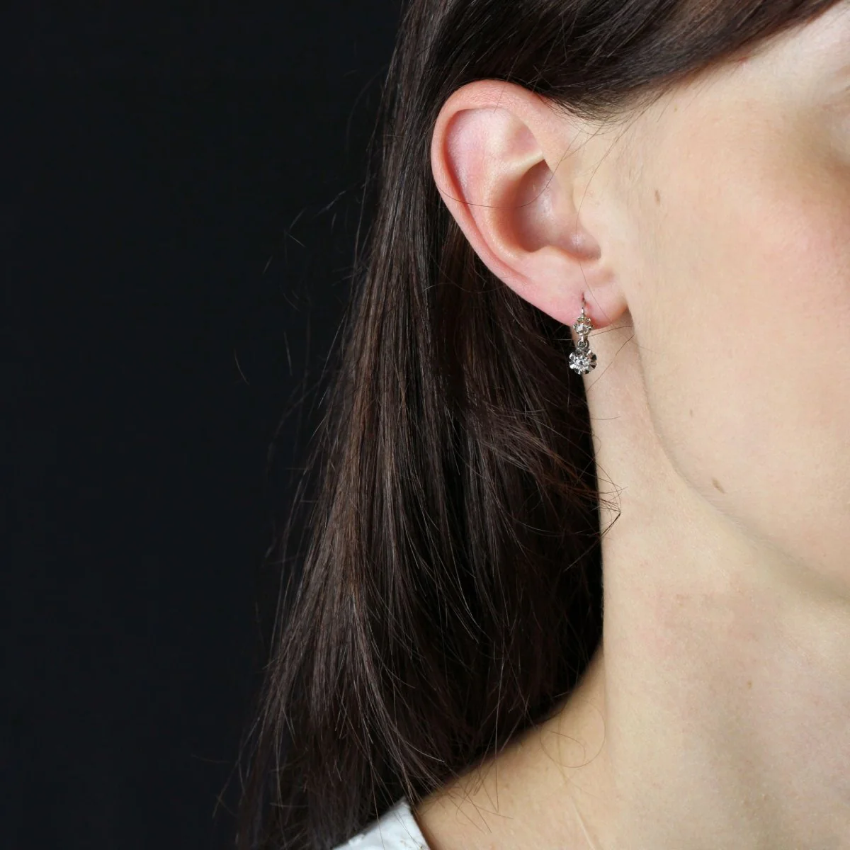 Boucles d'oreilles Dormeuses en or blanc, platine et diamants - Image 2