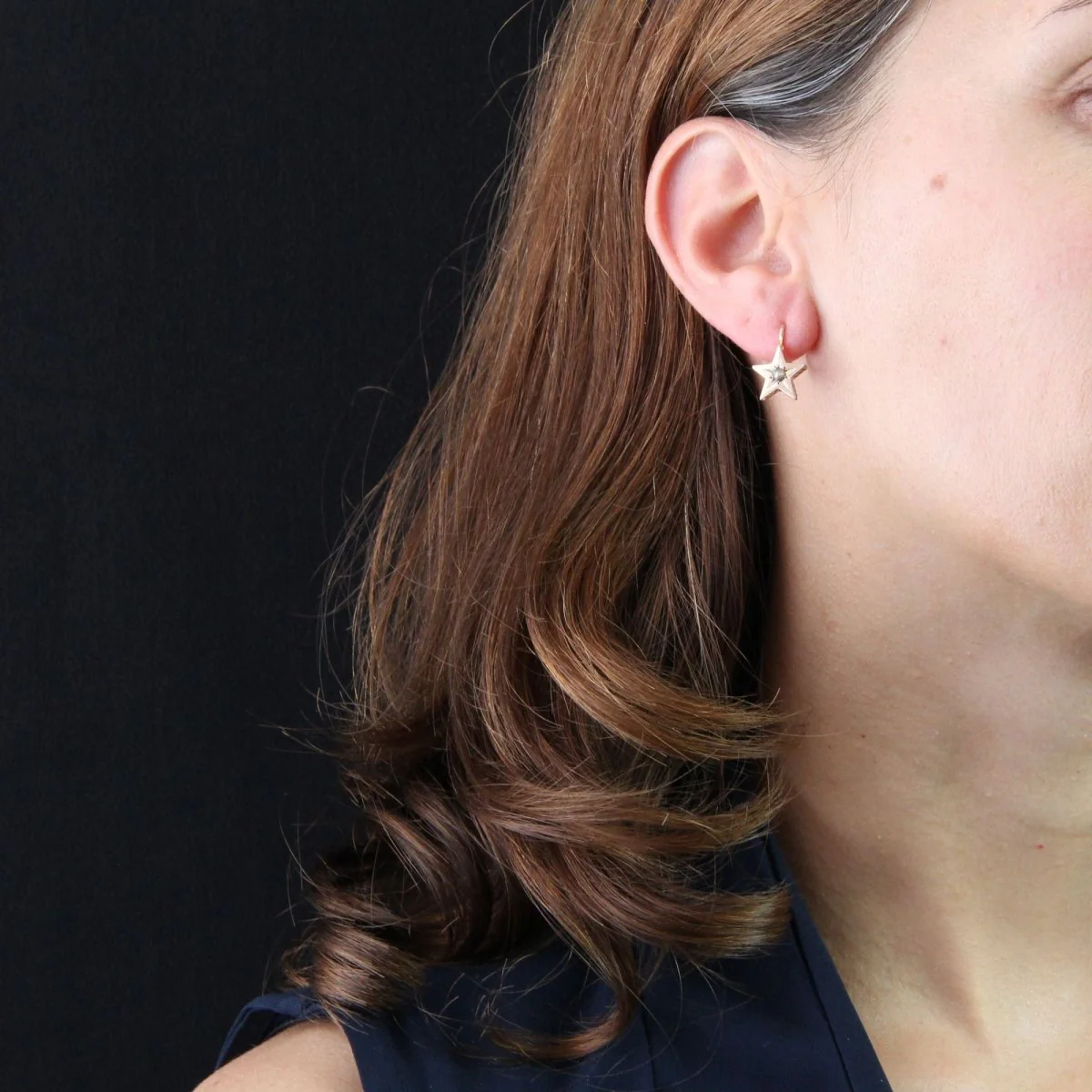 Boucles d'oreilles Dormeuses en en or rose et perles - Image 2