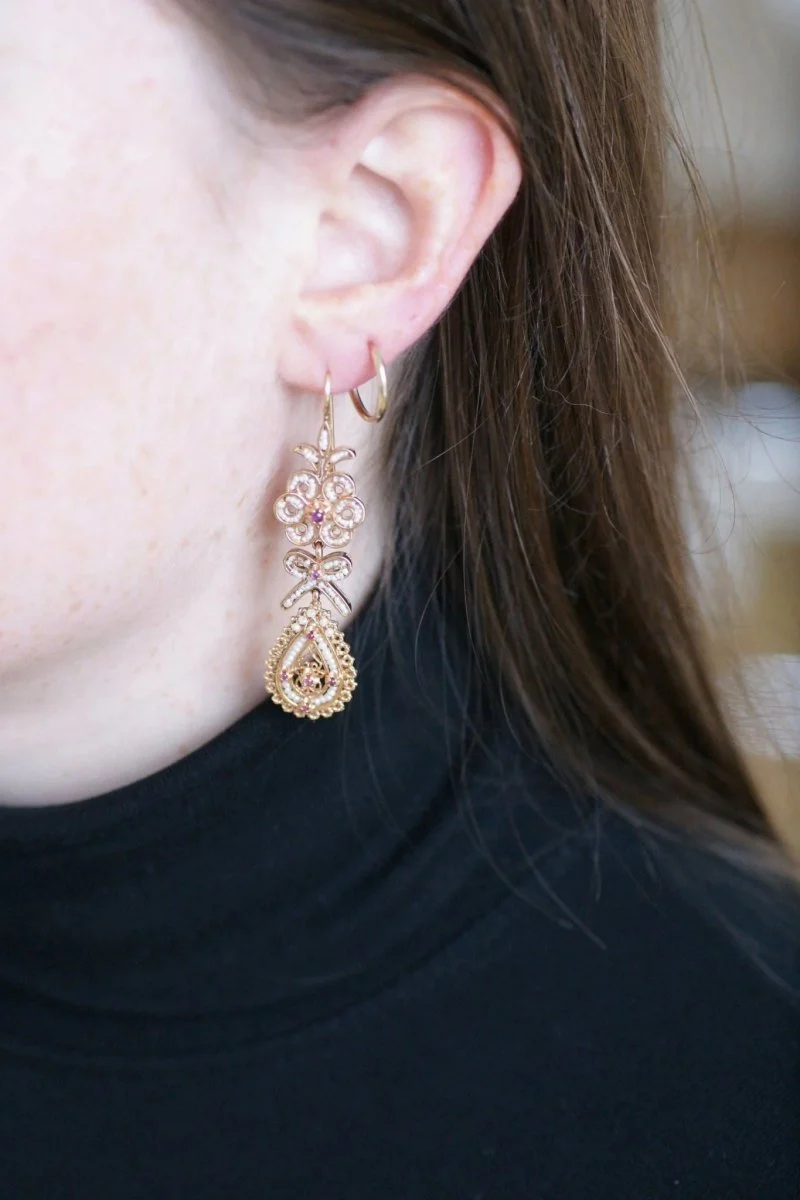 Boucles d'oreilles gouttes, perles et rubis sur or rose - Image 2