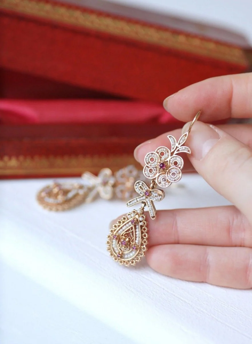 Boucles d'oreilles gouttes, perles et rubis sur or rose - Image 3
