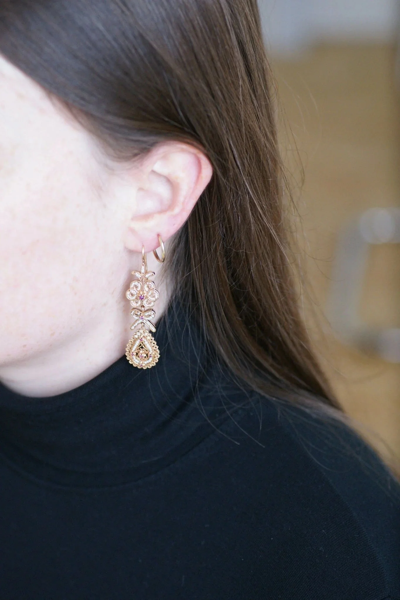 Boucles d'oreilles gouttes, perles et rubis sur or rose - Image 4