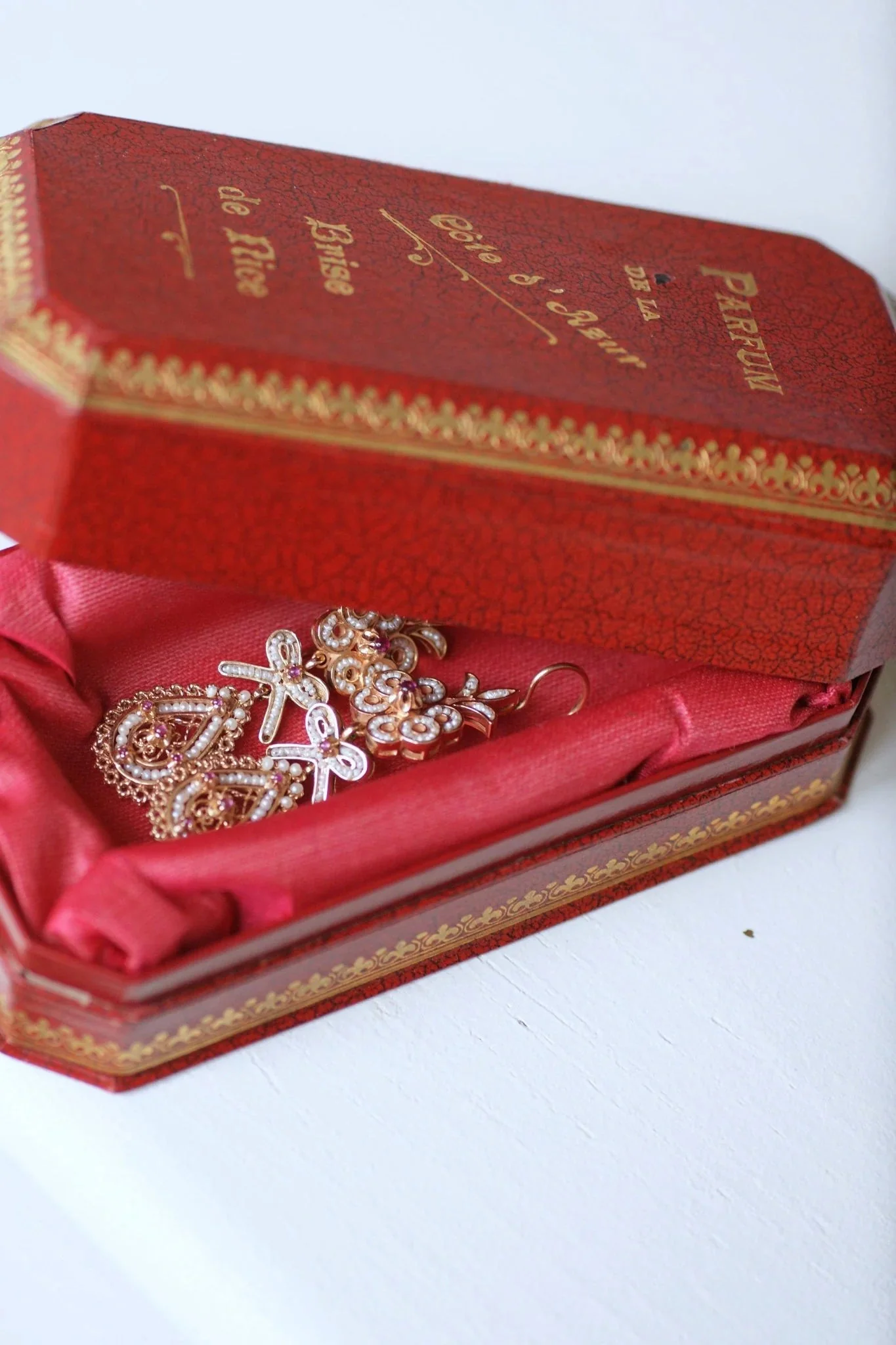 Boucles d'oreilles gouttes, perles et rubis sur or rose - Image 8