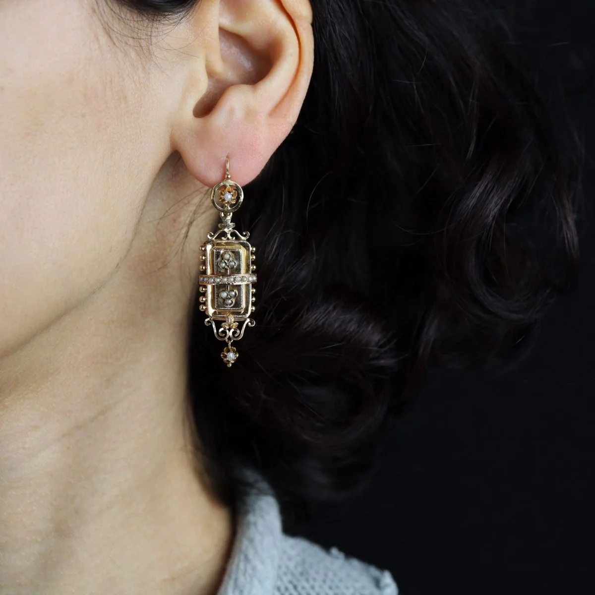 Boucles d'oreilles Pendantes en or rose et perles - Image 2