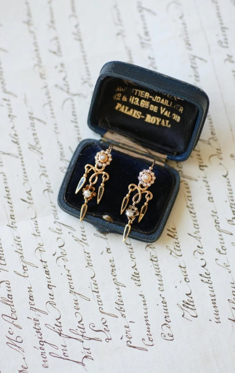 Boucles d'Oreilles Anciennes Pendantes Email et Perles