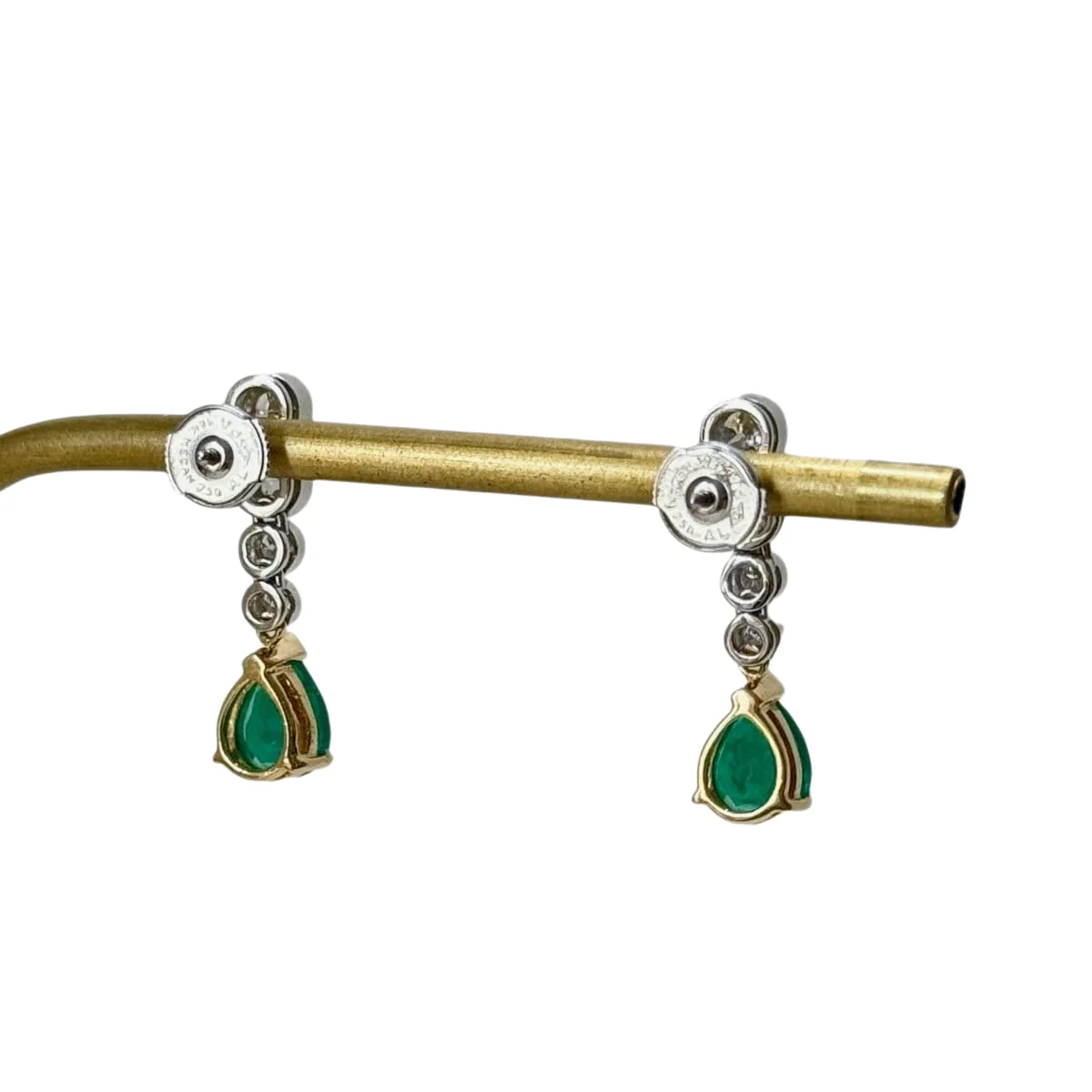 Boucles d'oreilles pendantes en or gris et émeraude - Image 5